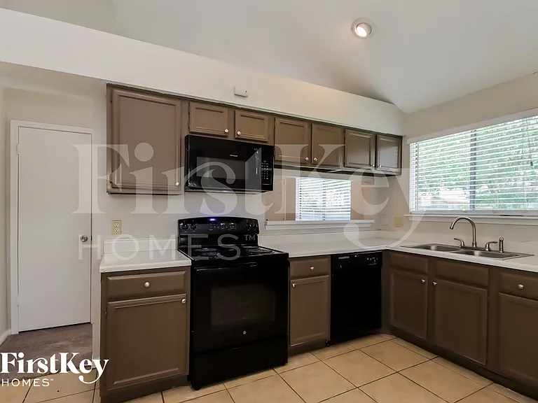 3919 Algernon Dr — Photo 6