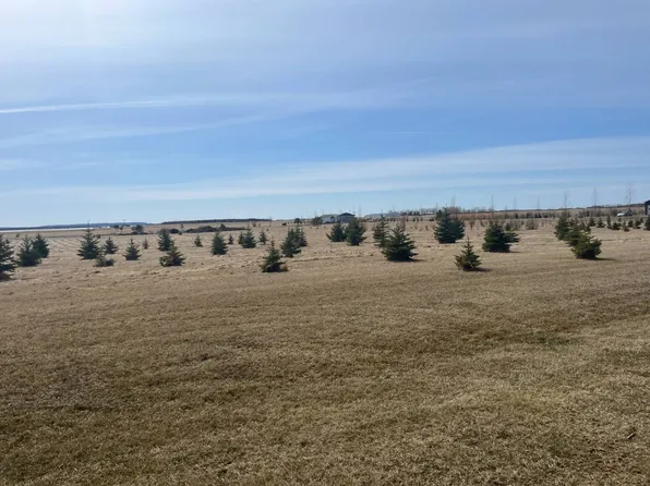 709 Tamarac Dr, Devils Lake, ND 58301