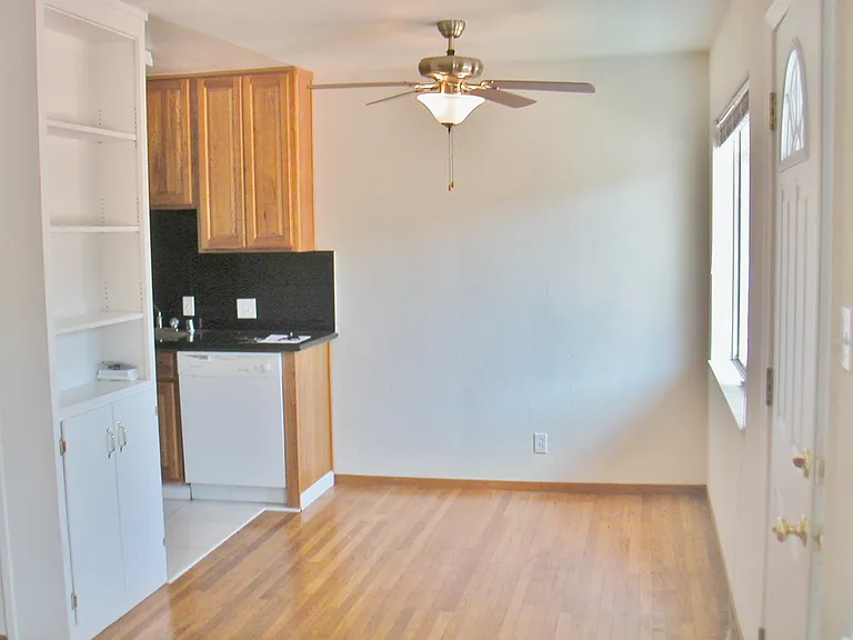 1025 Boranda — Photo 4