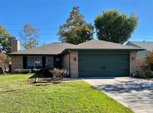 911 E Primrose Meadows Cir, Pearland, TX 77584