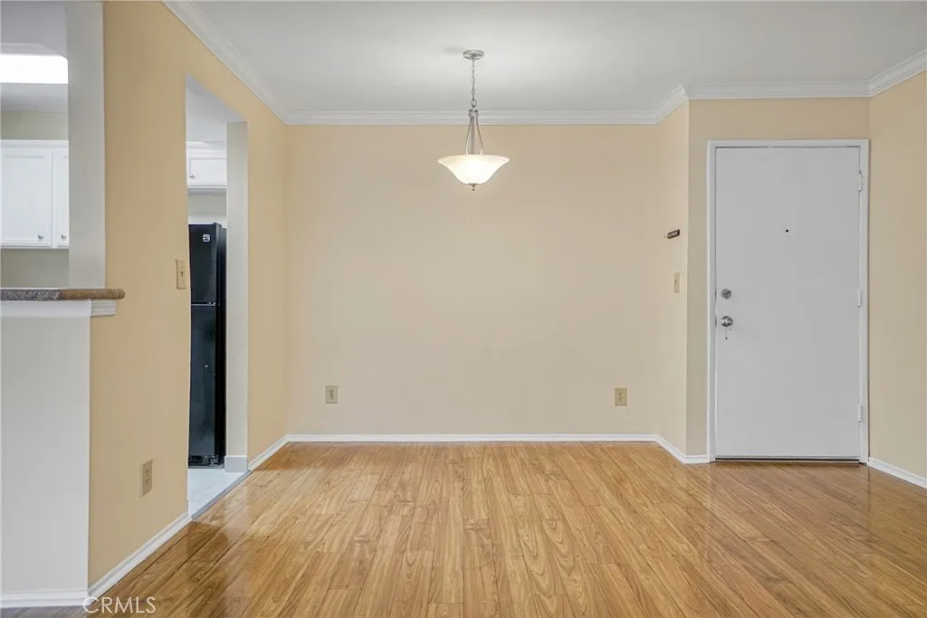 Building Photo - 5325 Newcastle Ave #240