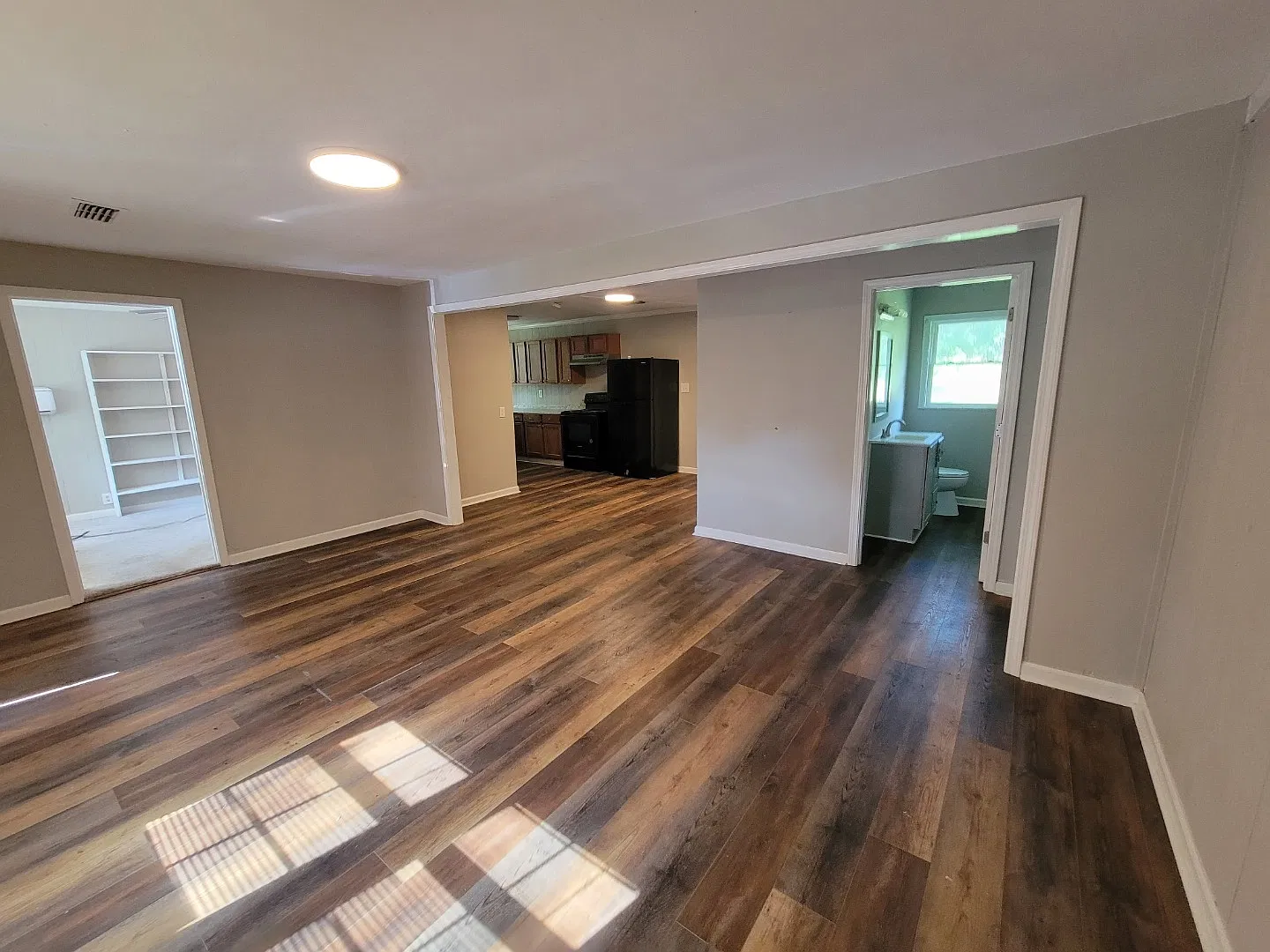 206 Westwood Dr — Photo 2