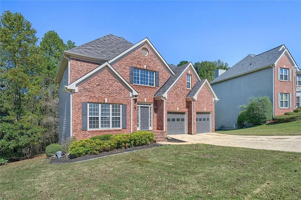 6 bed, 3.5 bath, 3500 sqft, $2,895 — Photo 1