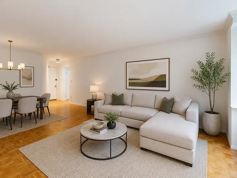 445 W 54th St #3D — Photo 2