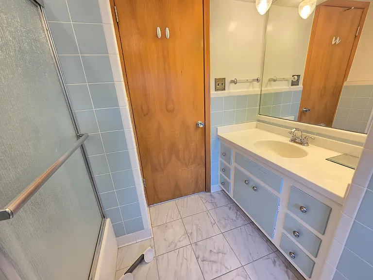 15915 Hilton St — Photo 18