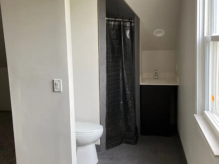 2315 Yemans St — Photo 12
