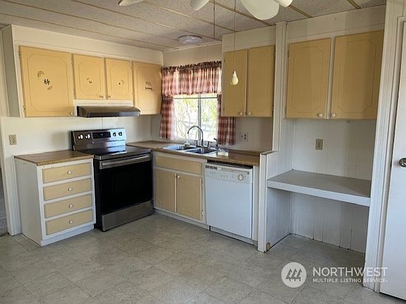 4th image of 225 NE Ernst Street #109