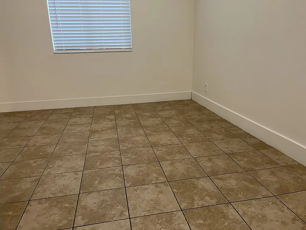 2 bed, 895 sqft, $1,300 — Photo 4