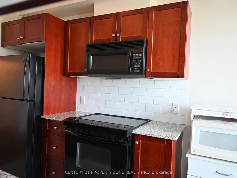 1359 Rathburn Rd E #405 — Photo 12