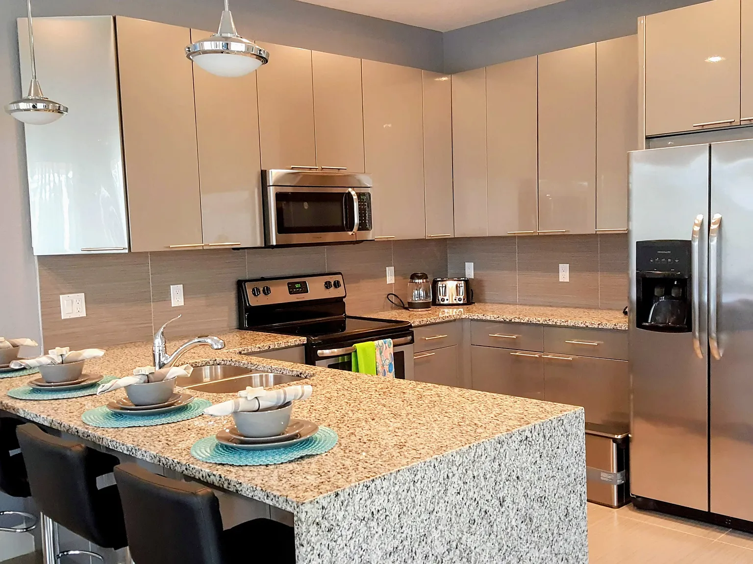 3 bed, 1512 sqft, $2,450 — Photo 3