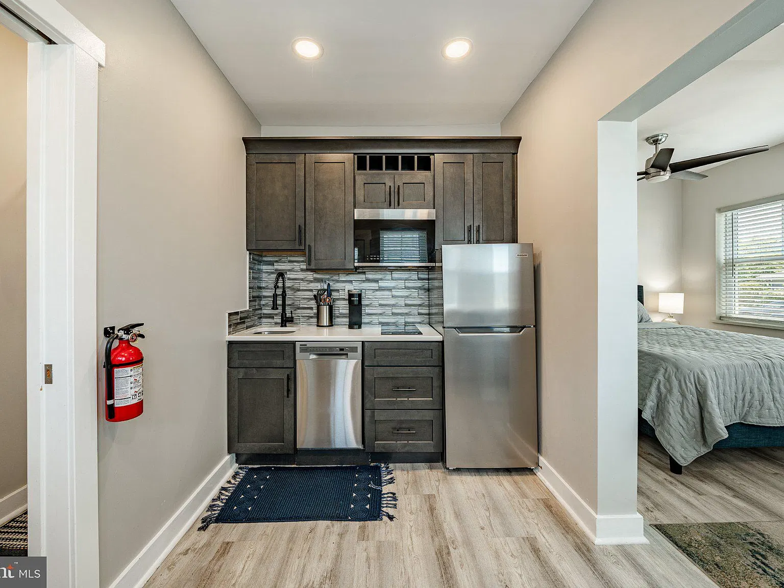 1 bed, 1.0 bath, 256 sqft, $1,200 — Photo 3