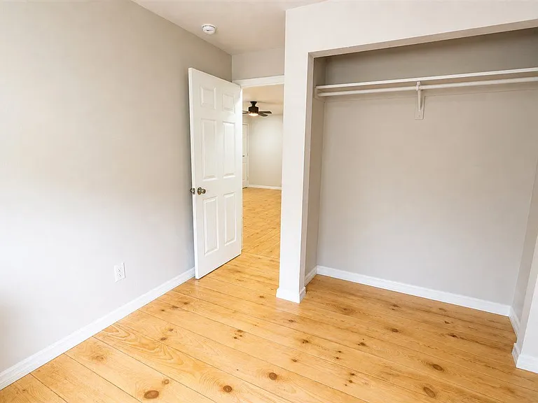 2402 E Doctor Martin Luther King Junior Bouleva #4 — Photo 11