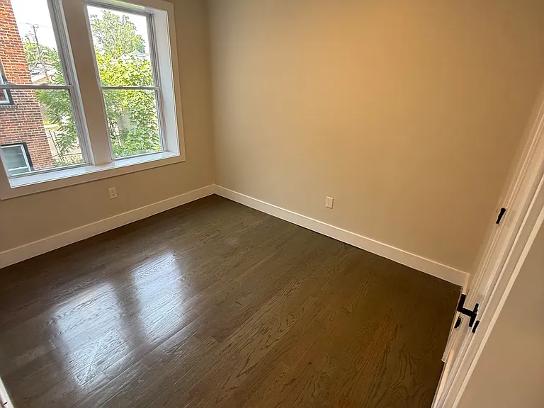 535 Hawthorne Ave #203C — Photo 4