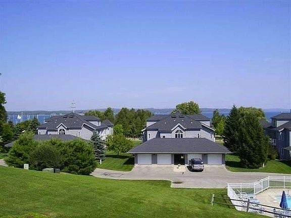 2nd image of 217 Belvedere Terrace Dr APT 8