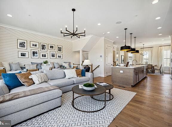 3rd image of 10111 Dalmatian St