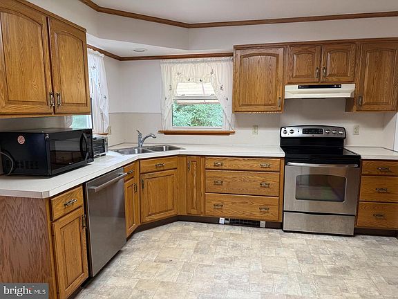 2nd image of 506 S Burlington Rd