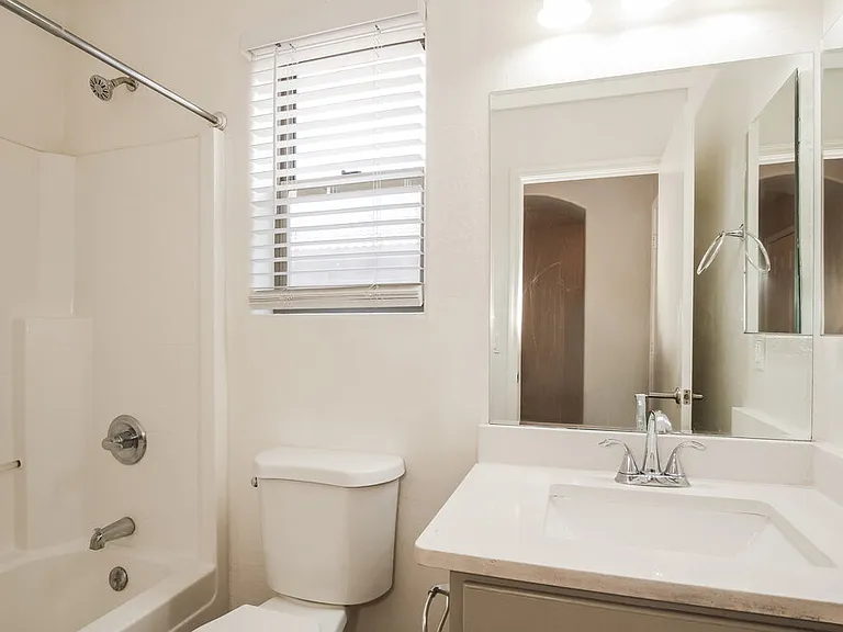 6622 S 23rd Ave — Photo 14