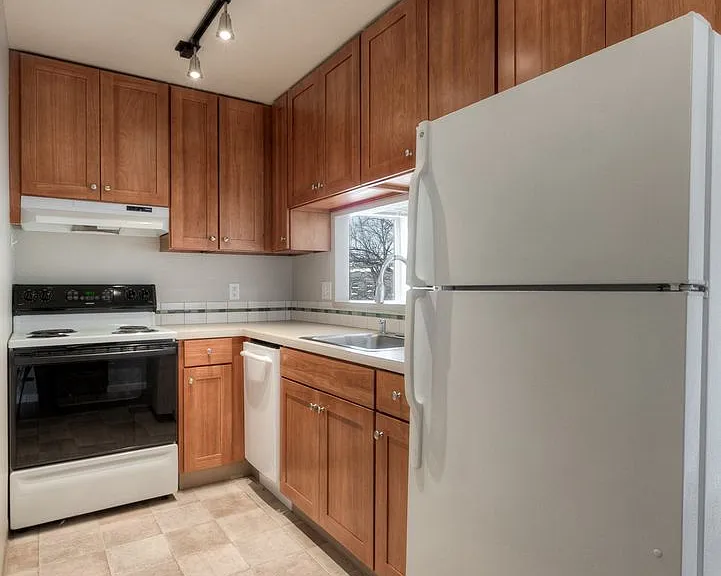 Genesis Apartments — Photo 3