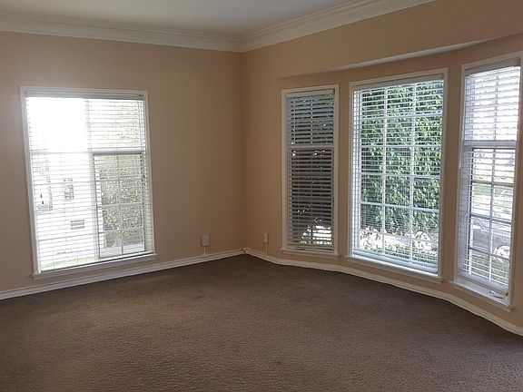 4th image of 9957 Robbins Dr