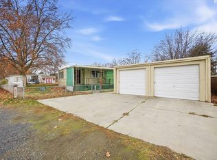 18304 S Hawthorne St, Kennewick, WA 99337