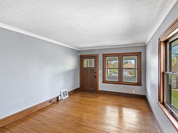 5th image of 4328 Bloomington Ave