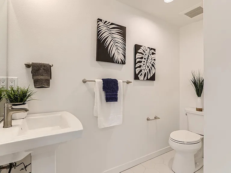 1934 N Hooker St #2 — Photo 15
