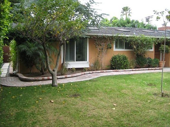 Left side of the house + access to the back