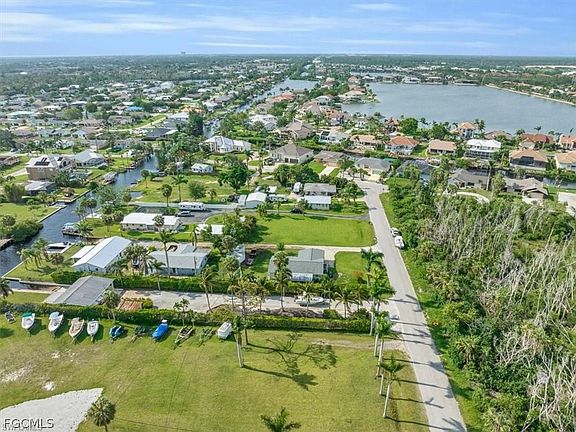 3rd image of 18146 Pioneer Rd