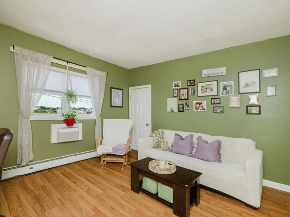 464 Bank St APT 10, Fall River, MA 02720