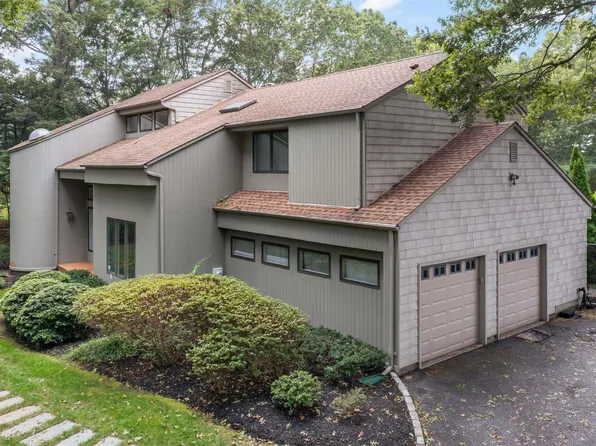 84 Van Buren Street, Port Jefferson Station, NY 11776