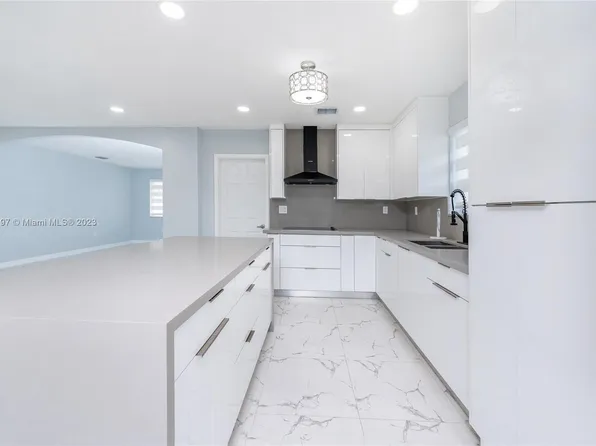 79 W 37th St, Hialeah, FL 33012