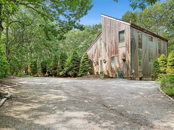2 Grove Ave, Southampton, NY 11968