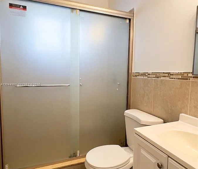 120 NE 55th St #4 — Photo 4