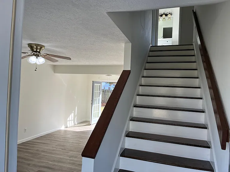 405 Mapmaker Ln — Photo 2