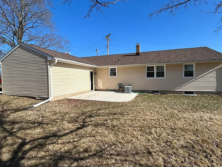 904 Nichols Rd — Photo 3