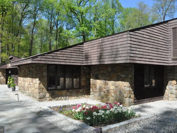 1729 Hilltop Rd, Spring City, PA 19475