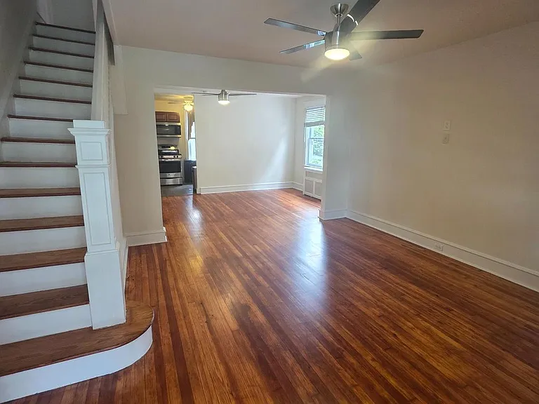2439 Madison St — Photo 2