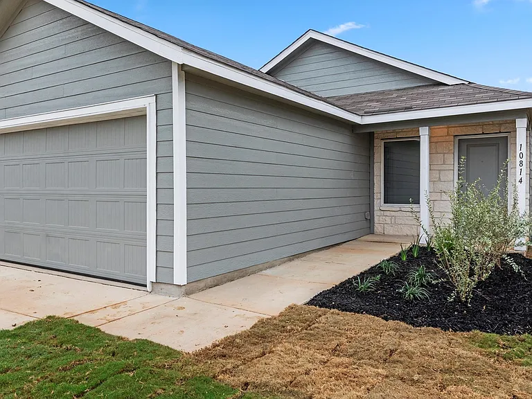 10814 Lillian Dr — Photo 2
