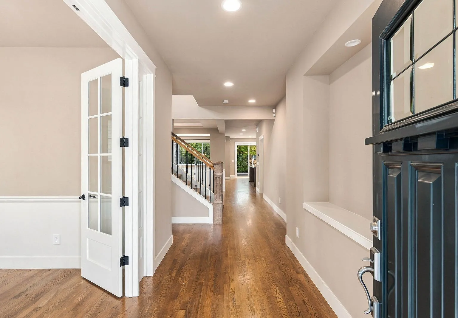 5 bed, 3.5 bath, 3600 sqft, $5,550 — Photo 3