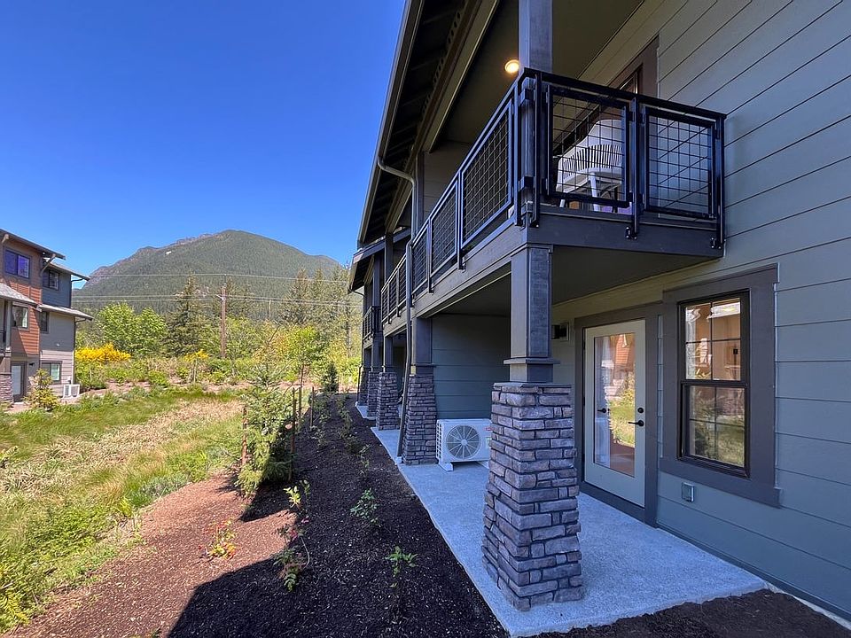 Views of Mt. Si from Rear Patio and Deck