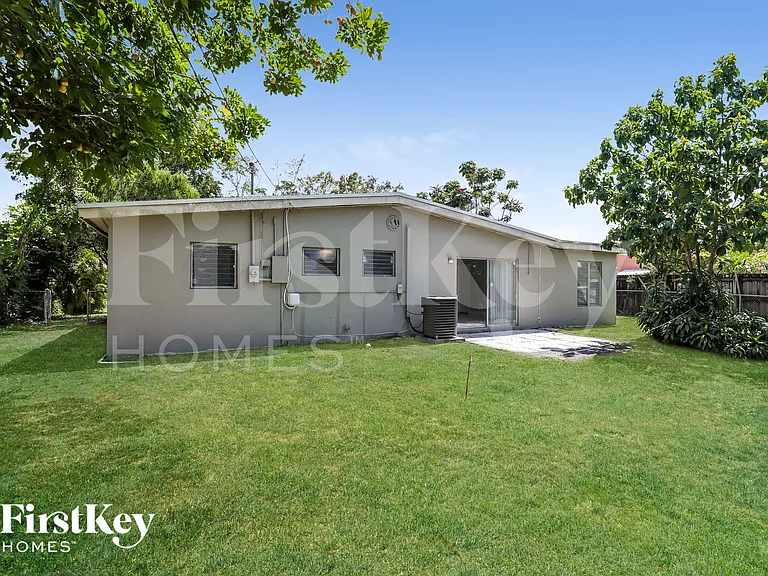 6487 SW 26th St — Photo 15