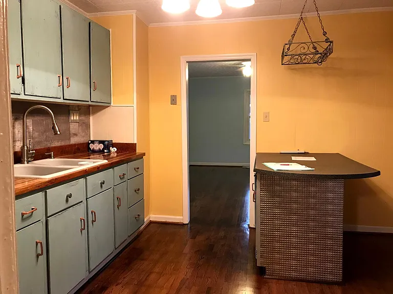 1738 Pexton Ave — Photo 2