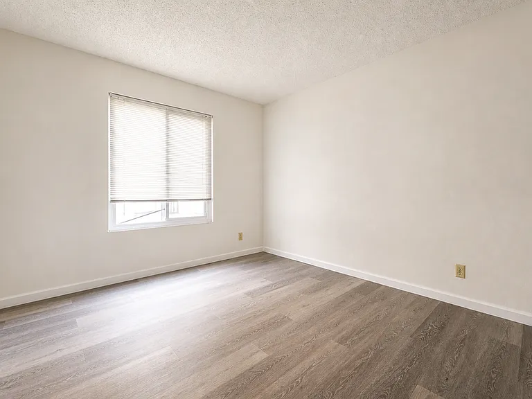2540 College Ave — Photo 7