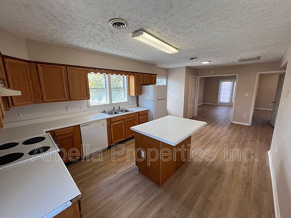 3rd image of 649 Arch St APT D