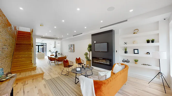 Sold by Platt New York | media 8