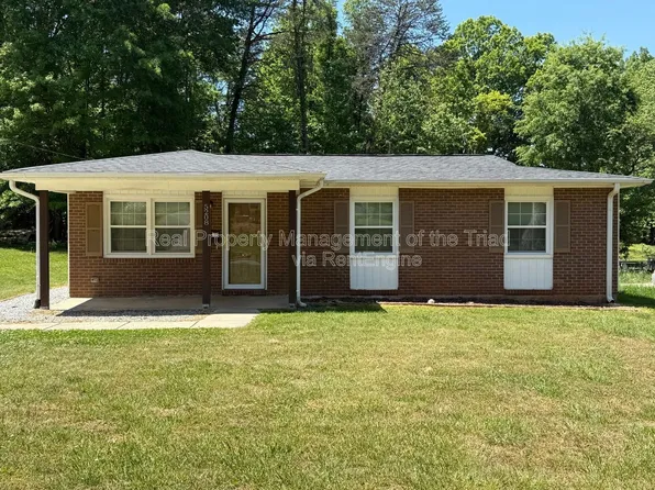 5208 Larkspur Dr, Winston Salem, NC 27105