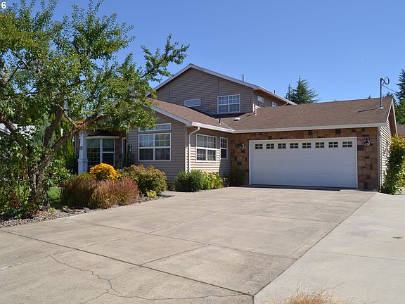 3rd image of 1366 NE Birchaire Ln