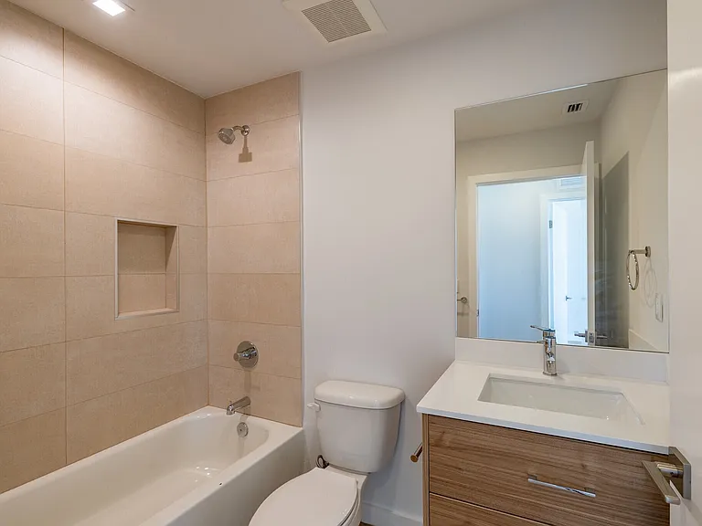 1376 SW 4th St #401 — Photo 12