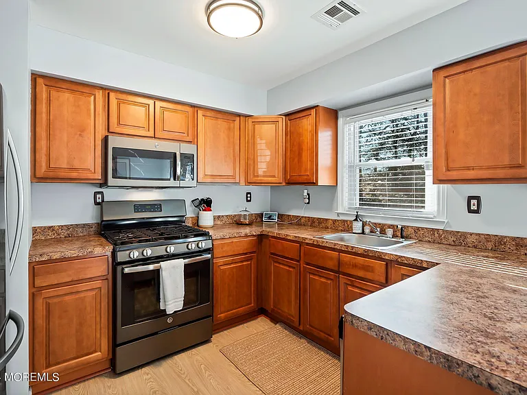 209 Sinclair Ave — Photo 14