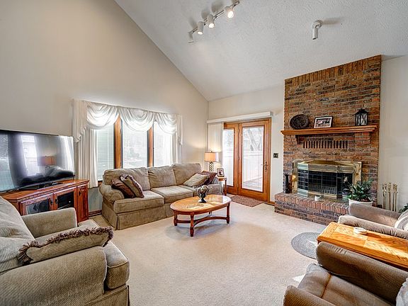 4th image of 1045 Burr Oak Ln